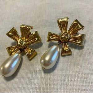 Pearl Gold Clip Earrings